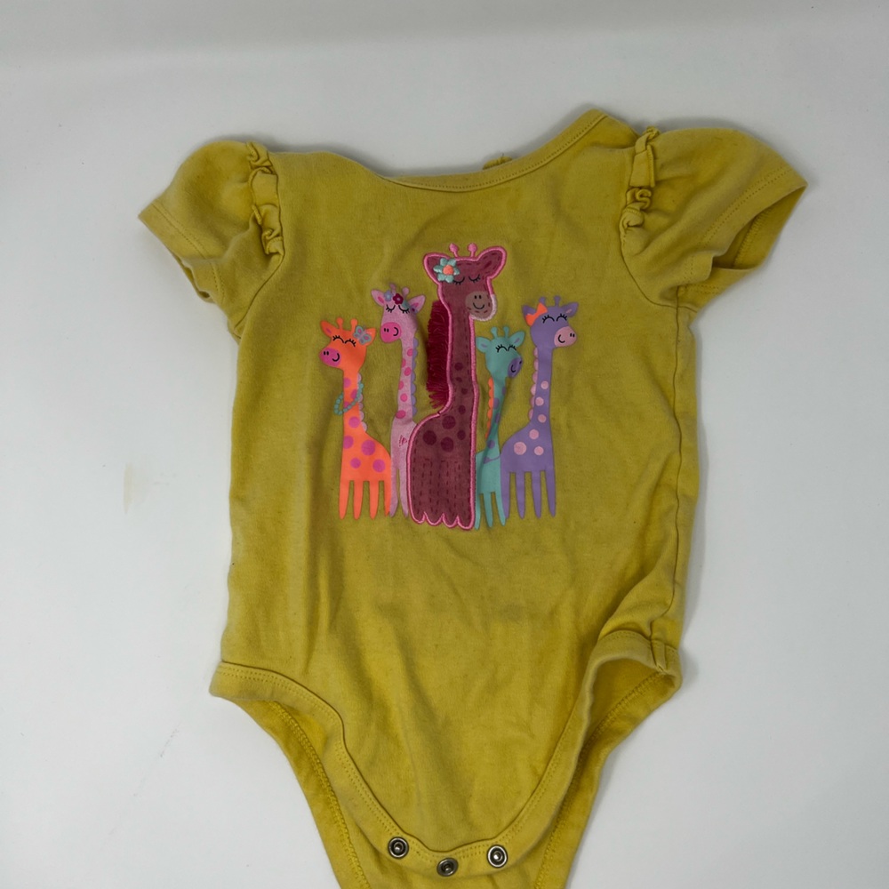 Baby’s yellow onesie with giraffe